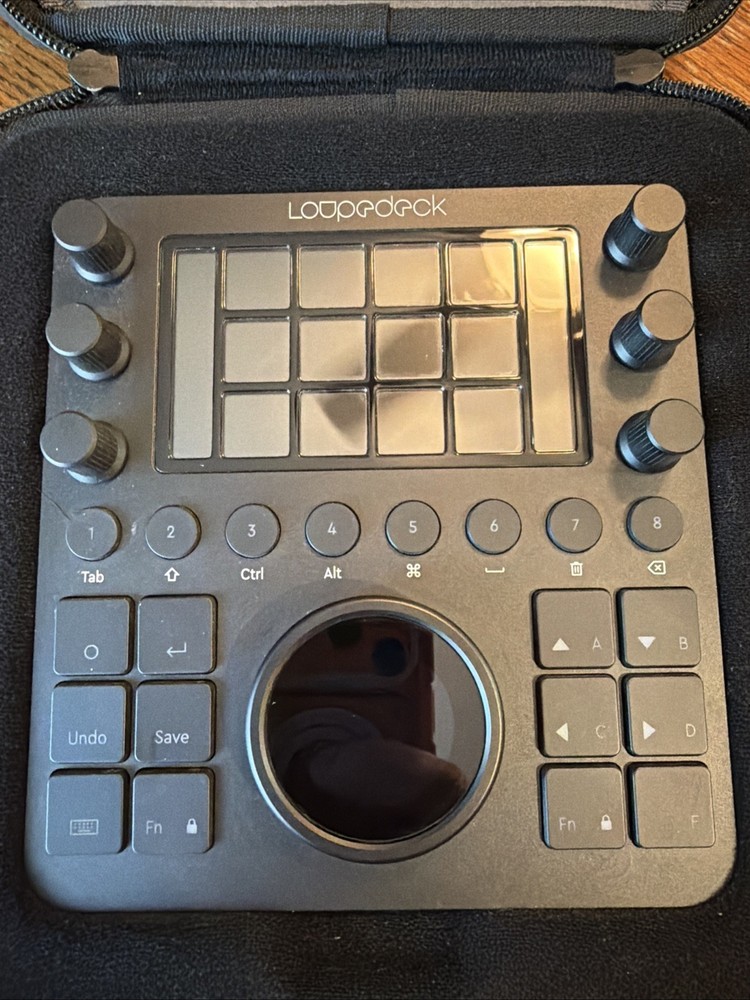 Loupedeck CT Creative Control Console Dial Touchscreen - Extras Included