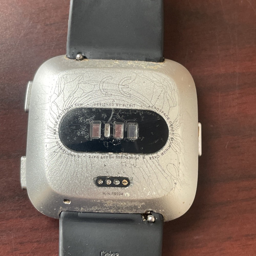 Fitbit Versa Smartwatch Fb504 Silver Case/Small Black Band No Charger
