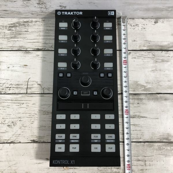 Native Instruments TRAKTOR Kontrol X1 MK2 DJ Controller