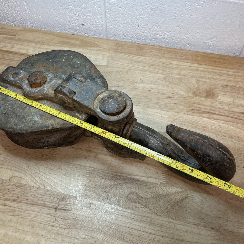 Industrial Snatch Block Solid Iron Pulley - 45lbs