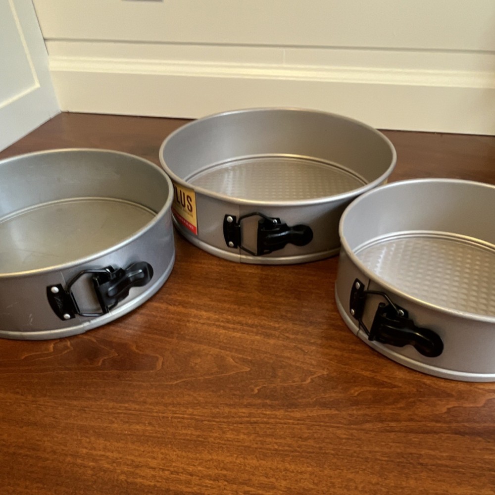 Wilton Perfect Performance Plus Non-Stick 3-Piece Round Springform Pan Set