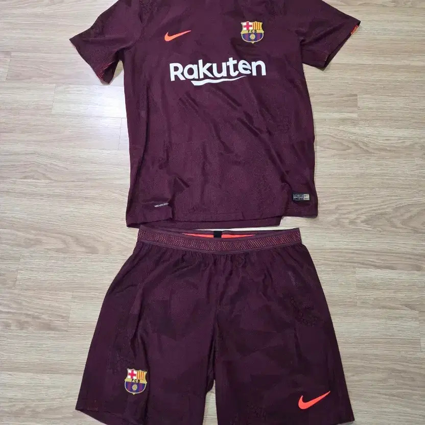 Barcelona 2017/18 Nike Jersey Set