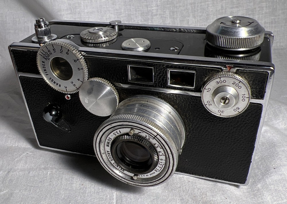 VINTAGE Argus 50mm Argus Cintar Rangefinder Camera (Not tested)