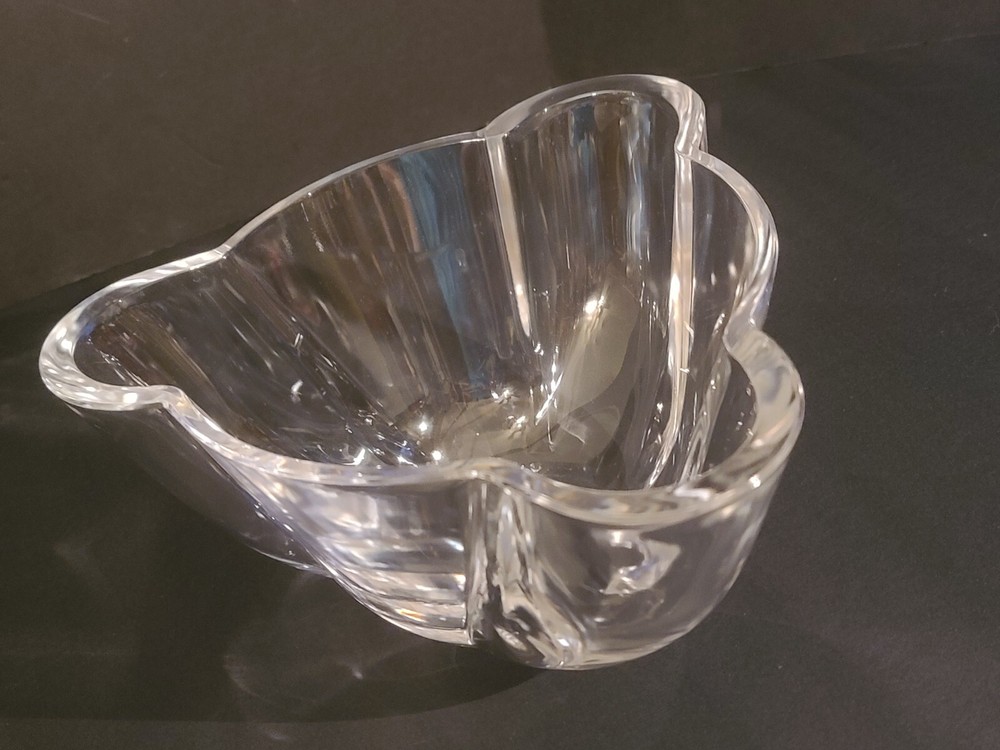 THICK HEAVY GLASS 9" Mikasa Marquesa Triangle Ruffle Bowl Triangular