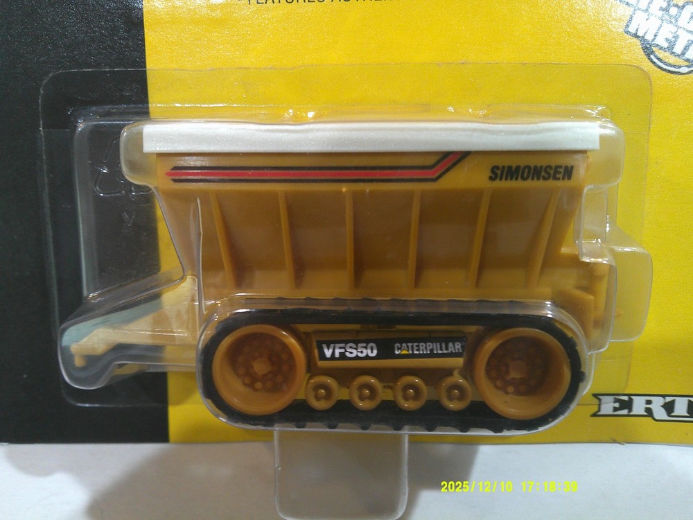 ERTL CAT Versatile Flotation System VFS50 Undercarriage w/ Spreader 1:64 Scale