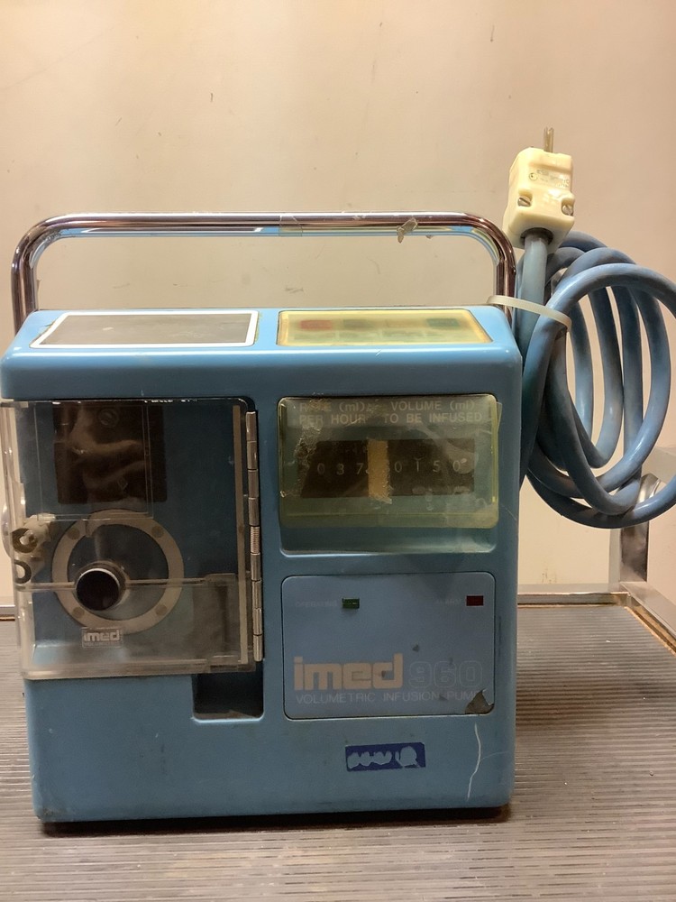 IMED 960 Volumetric Infusion Pump Powers On and beeps