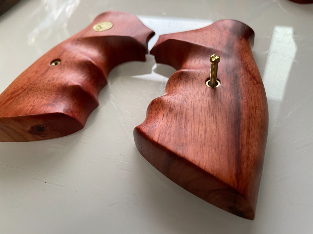 New Smooth Wood Decorative Grips For Colt Python grip, Checker;Closed back