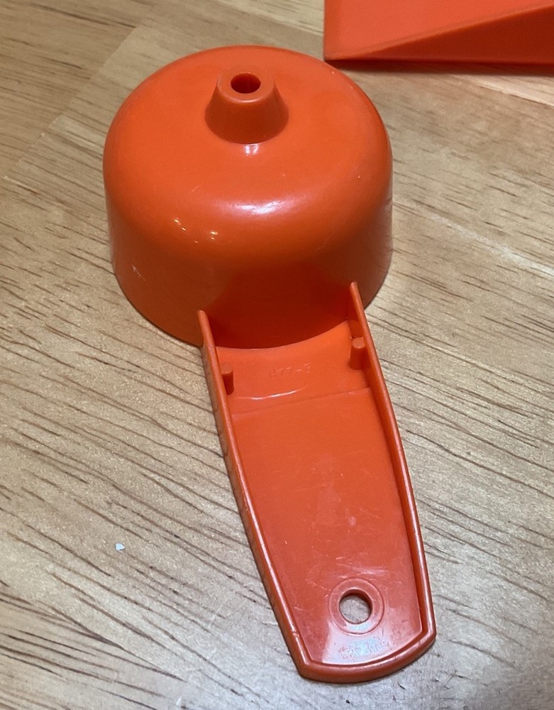 VTG Tuppware Orange Cake Pie Knife Egg Separator Scoop