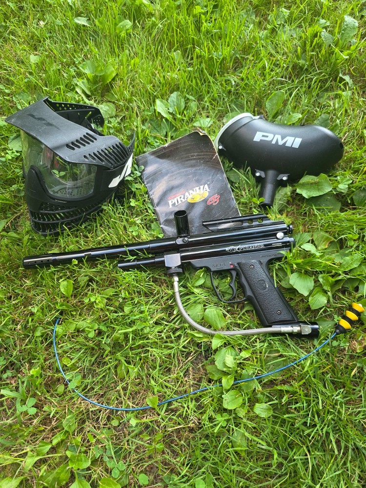 Piranha paintball gun with extras