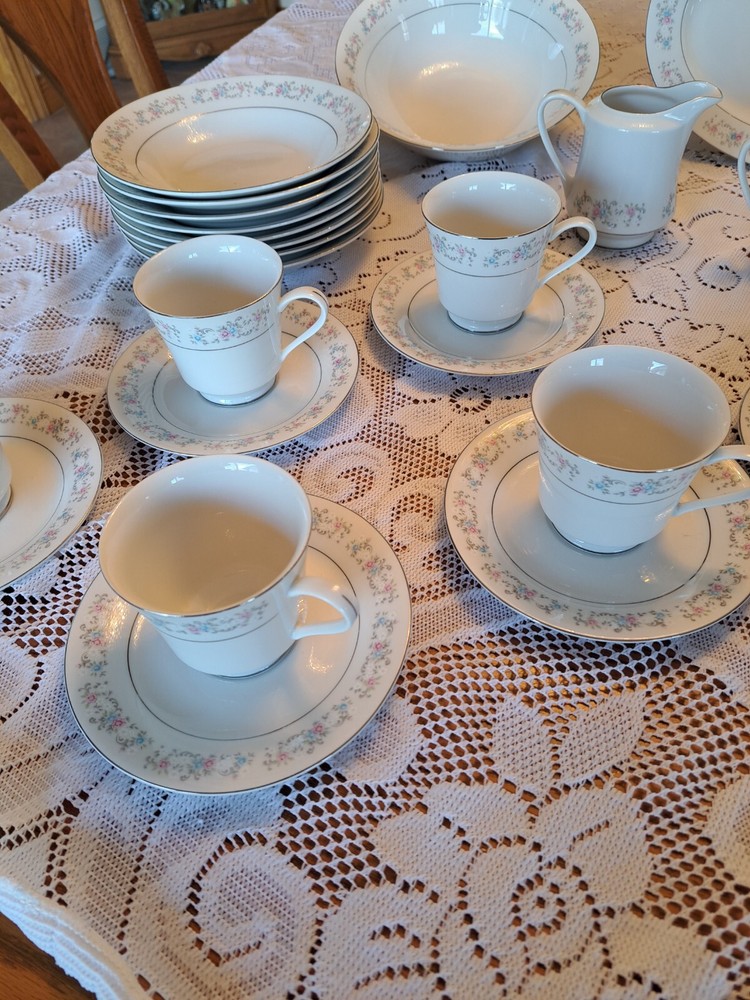 Dynasty Fine China Vintage Rapture Pattern Dinnerware 36 Piece Grouping
