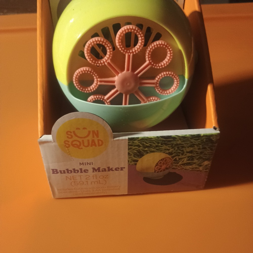 Bubble Maker - Sun Squad™ Pineapple - Battery Bubble Blower - New in Box
