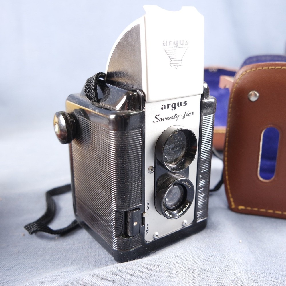Nice ARGUS ArgoFlex SEVENTY FIVE Box Camera With Leather Case & Good Strap