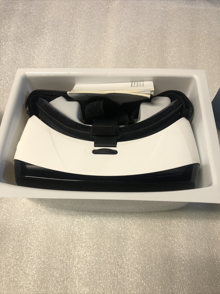 samsung gear vr powered by oculus