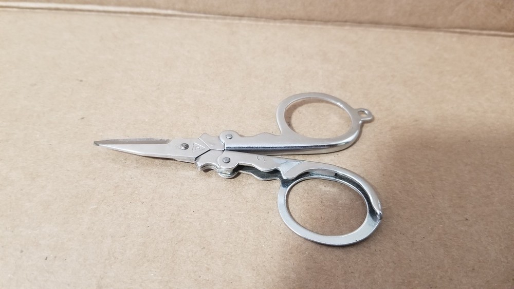Vintage Collapsible Small Folding Scissors , VGC