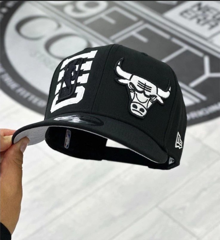 New Era Chicago Bulls Red Pop A Frame Snapback Cap NWT