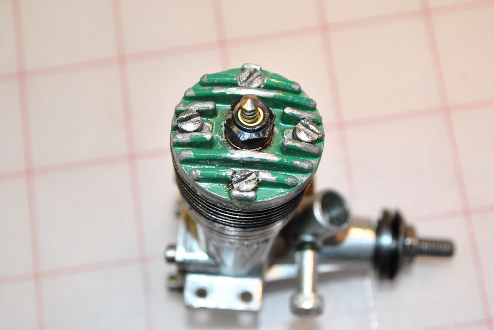 K&B TORPEDO 15 C/L MODEL AIRPLANE ENGINE, SHINY CASE, Nice!