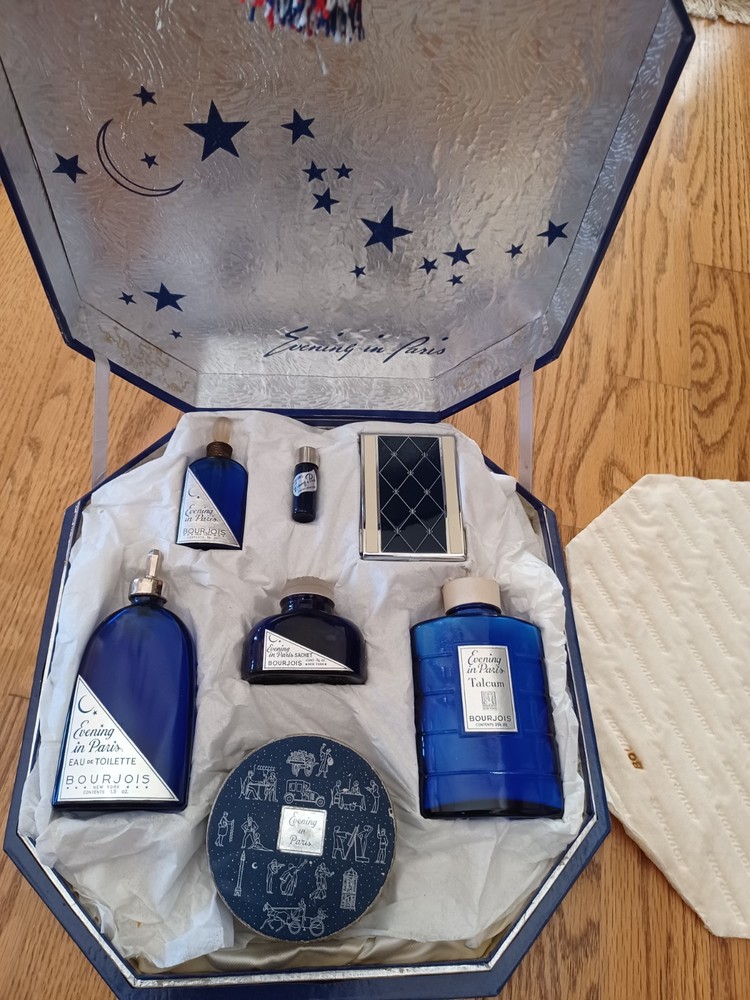 Evering In Paris Art Deco mirrored. Silver Set