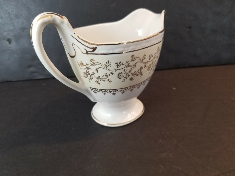 HLC968 By Homer Laughlin, Craftsman Creamer