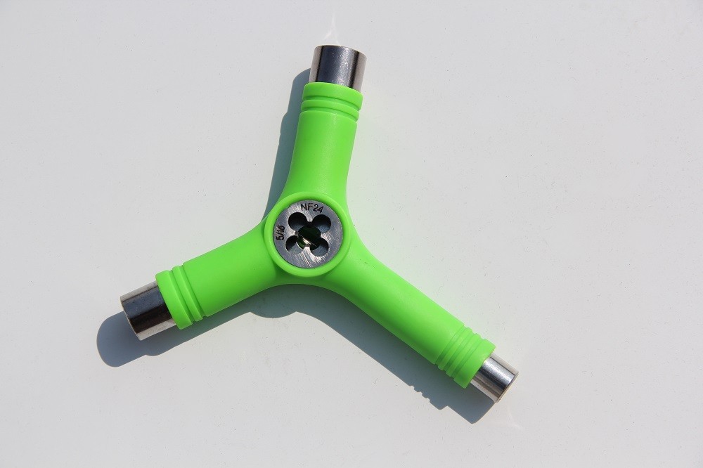 Social Skate Tool Threader Green