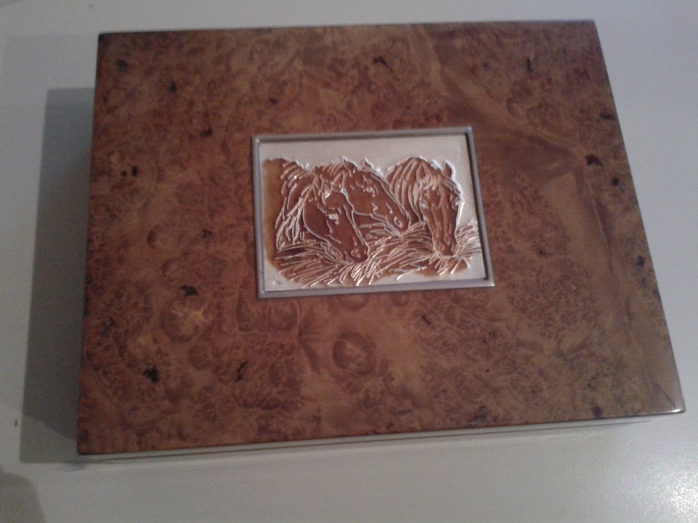Root Cigar Holder Box