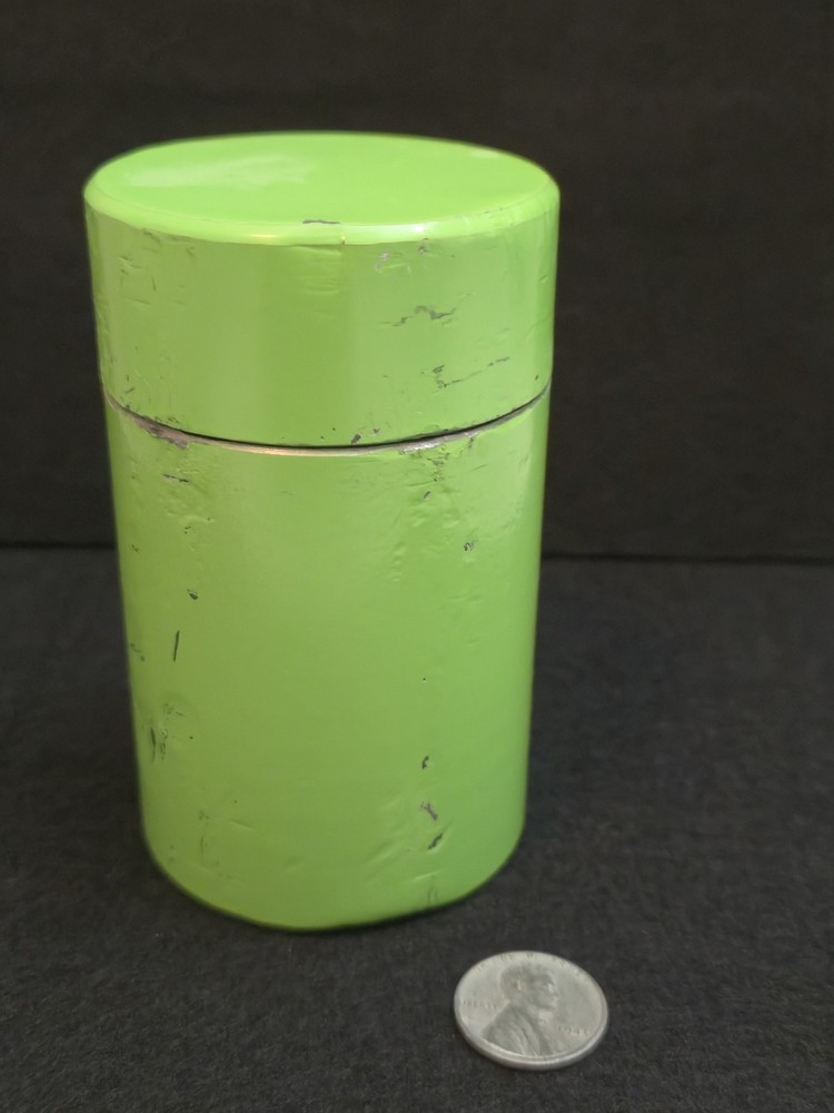 One Thick-walled Lead Pig for Shielding of Radioactive Source Materials