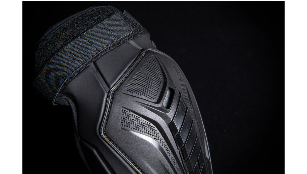 Icon Elbow Field ARMR3 Black