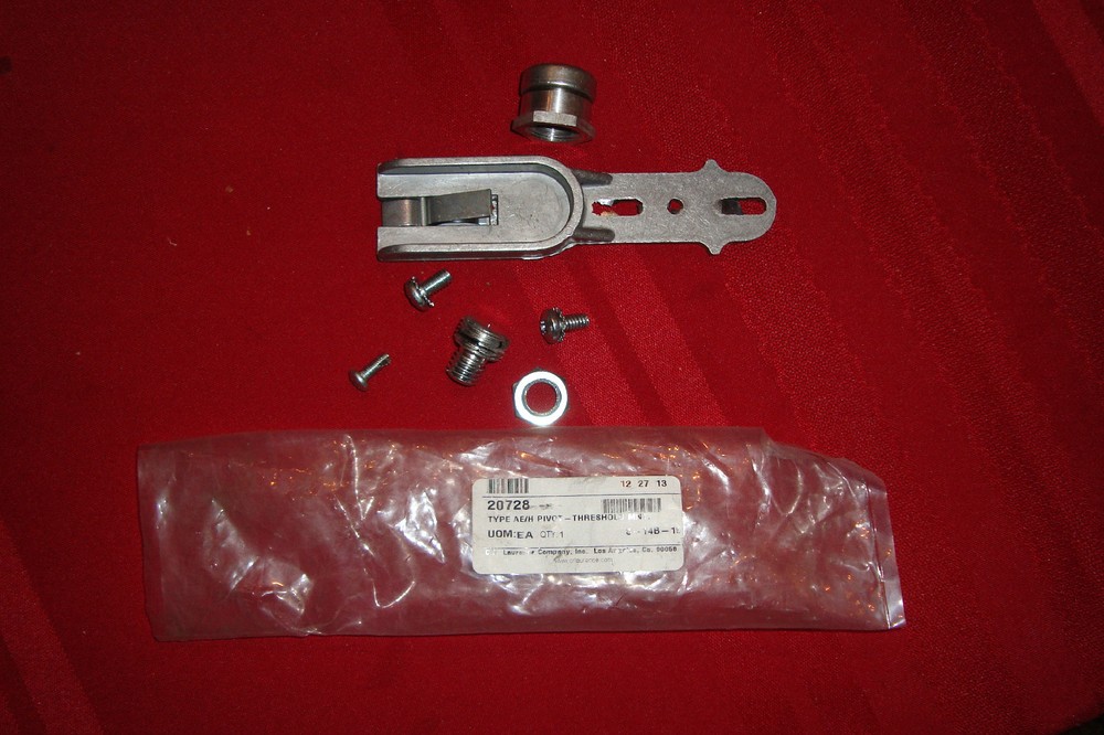 20728 BOTTOM DOOR PIVOT