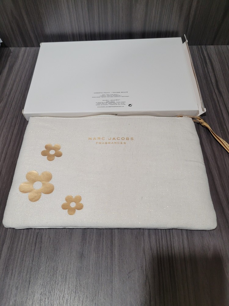Marc Jacobs Daisy Cosmetic Bag new in box