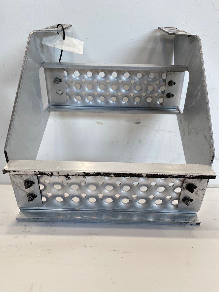 2005 International 9400i Frame Step (722-10255)