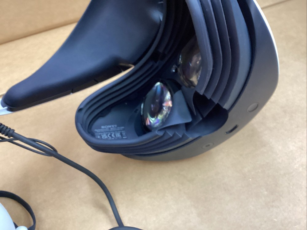 Sony PlayStation VR2 Virtual Reality Headset Bundle CFI-ZVR1