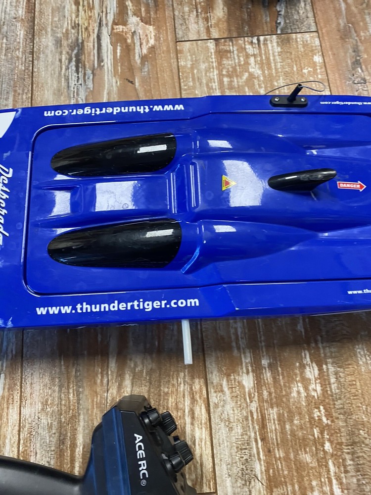 Thunder Tiger Ace RC Desperado Speedboat W/Remote 24” Untested