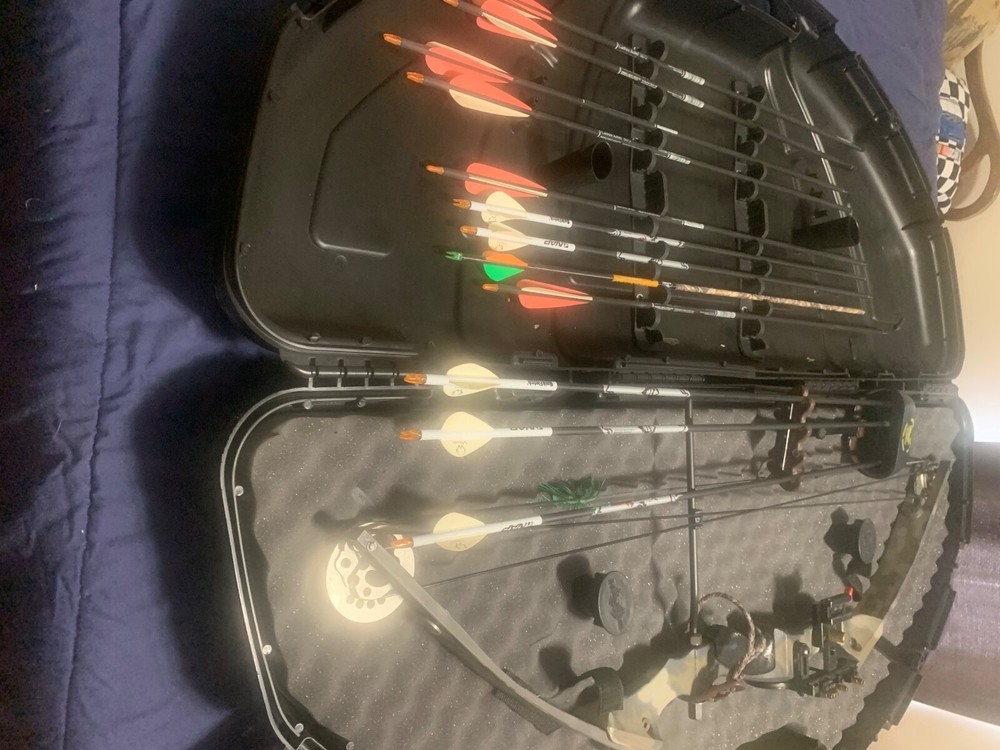 compound bow right hand 70lbs with arrows and tips