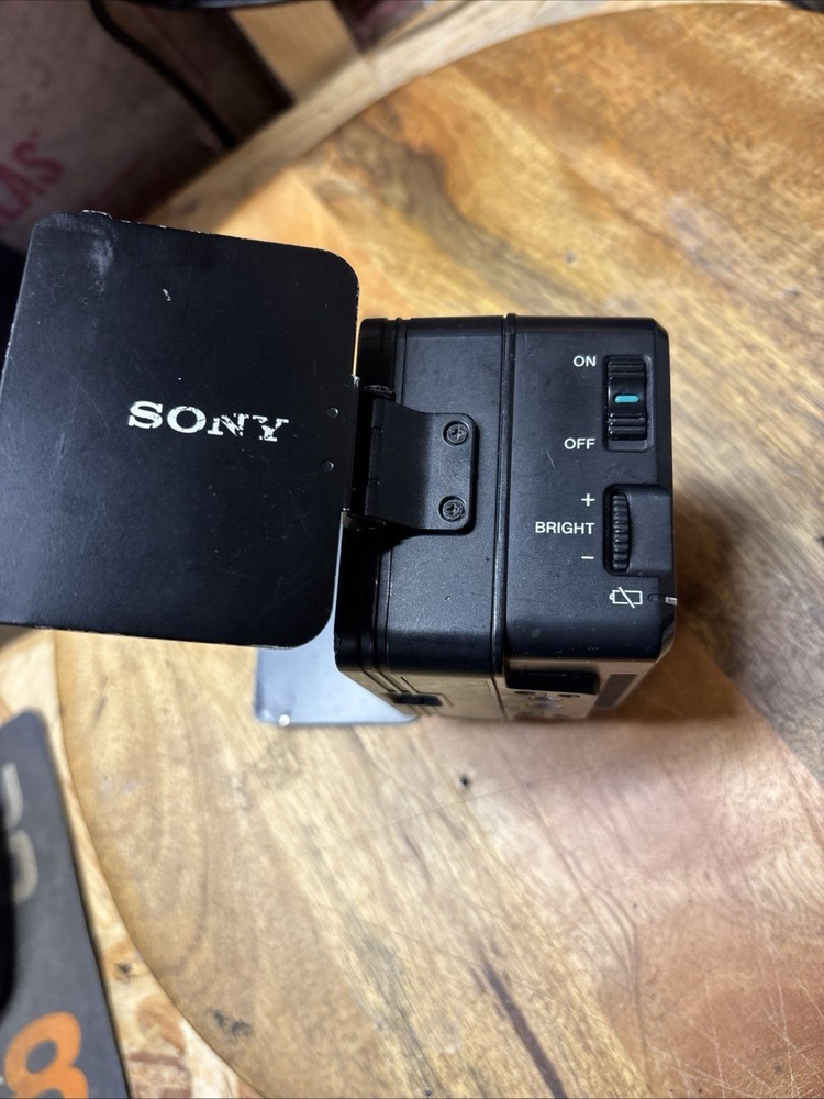 Sony HVL-LE1 Video Camera Light - Tested