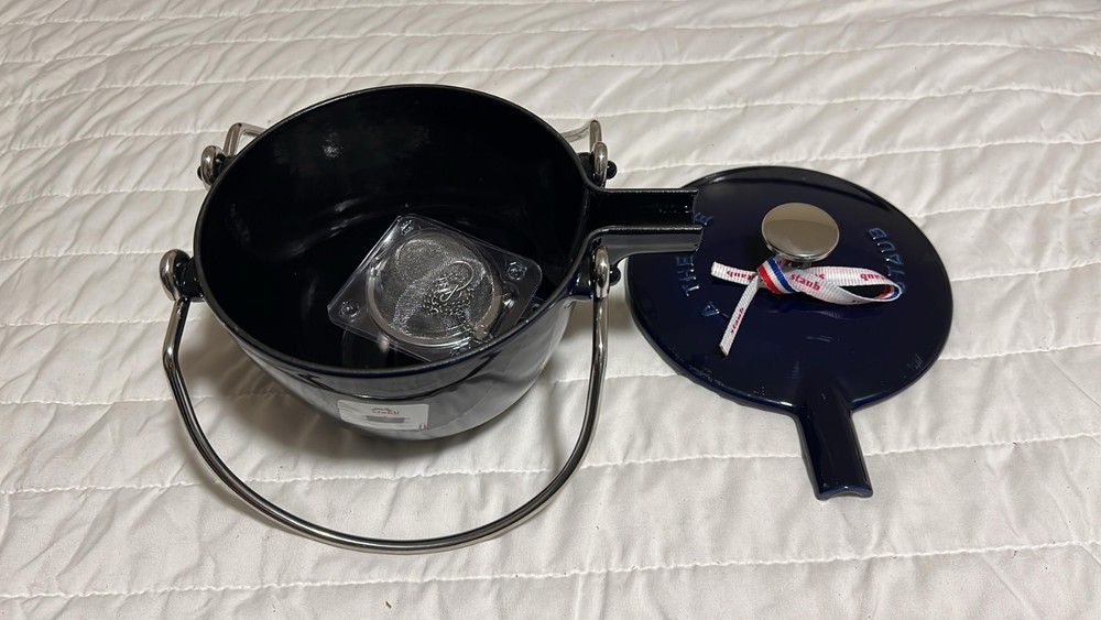 Staub Cast Iron 1.2 qt, Round, Tea Kettle, Dark blue