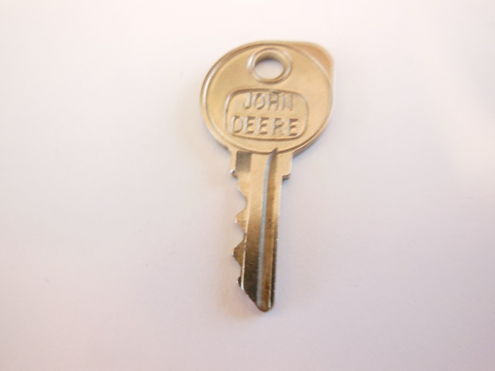 VINTAGE JOHN DEER TRACTOR MOWER KEY 1 3/4"