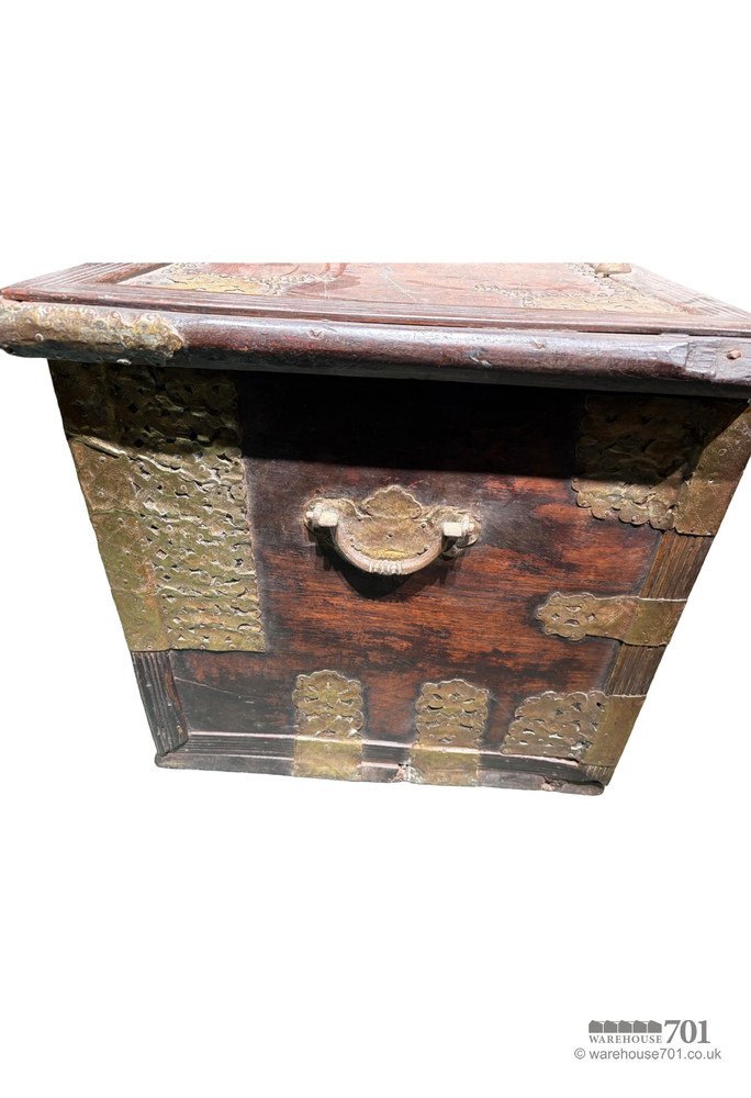 Rosewood Zanzibar chest