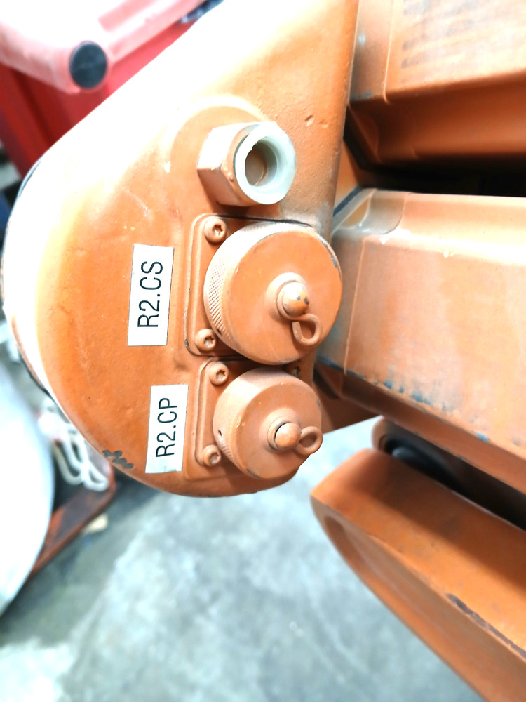 ABB ROBOTICS PALENTIZING ROBOT ARM IRB2400 W/CONTROLLER S-721 68