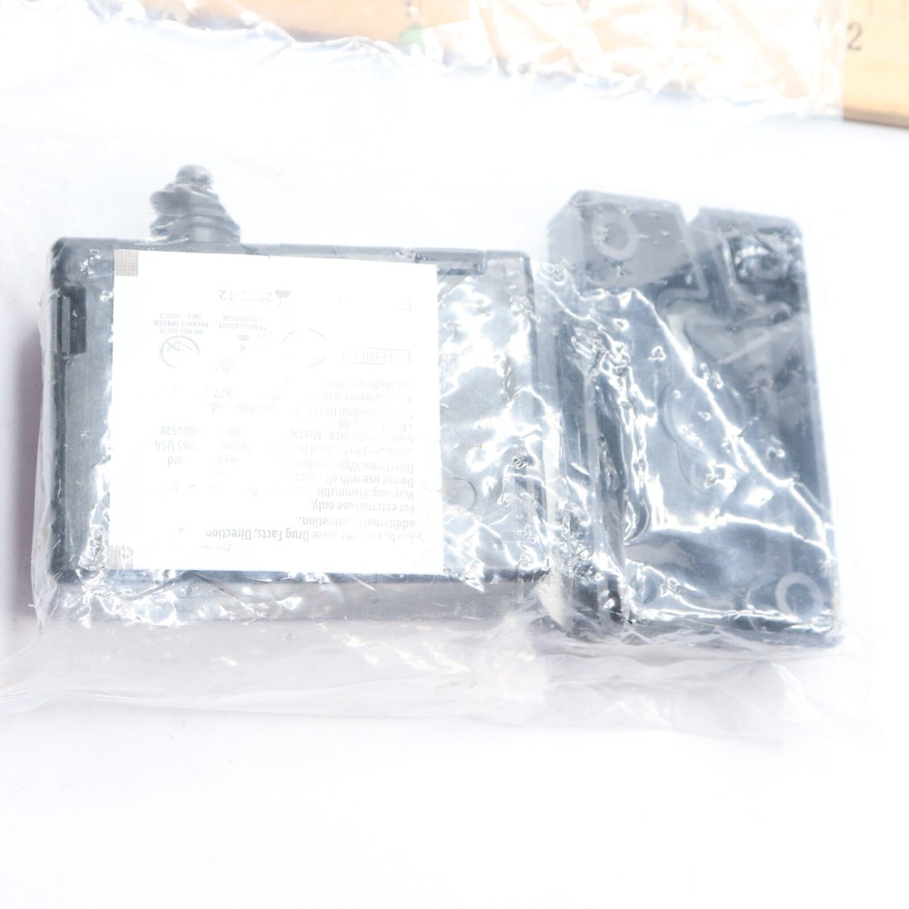 Sennco Solution Inc. Shallow Plug Base Standard Voltages CW6 5070003B