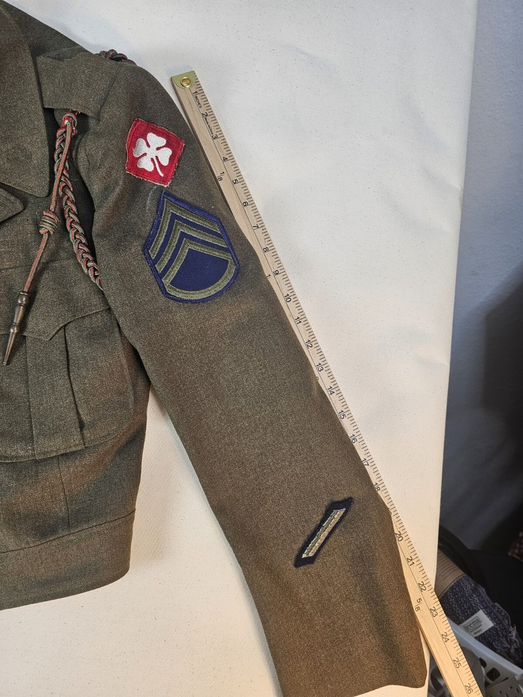 WW2 US Army Ike uniform jacket Ike Jacket with pins & patches
