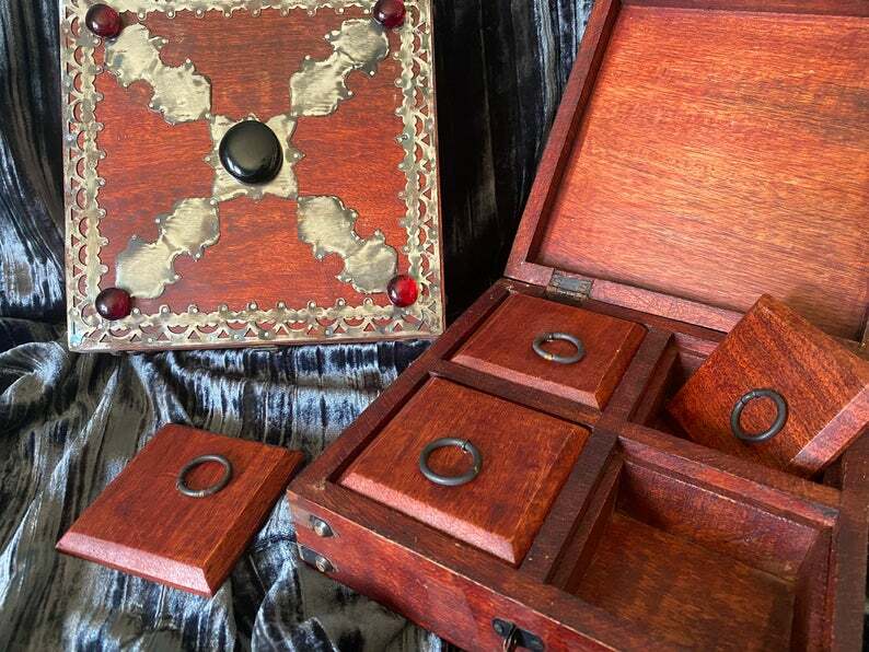 Red Mango Box 4 Compartments 8x8x3 Inch