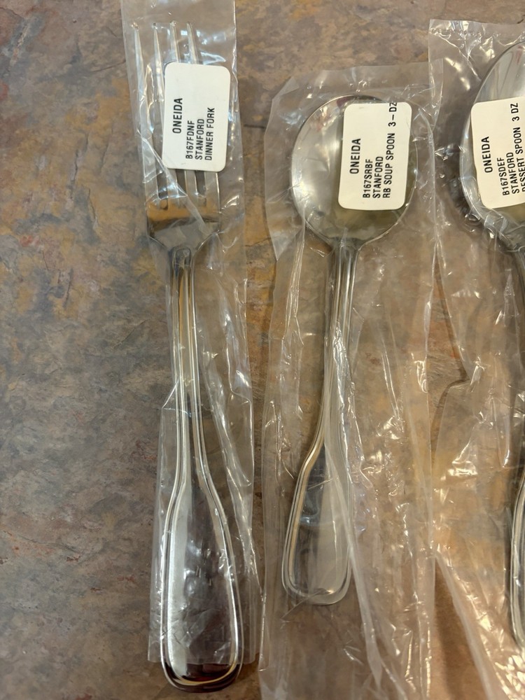 Oneida Silverware Stanford Pattern 5 Piece 1 Knife, 2 Spoons & 2 Forks ￼