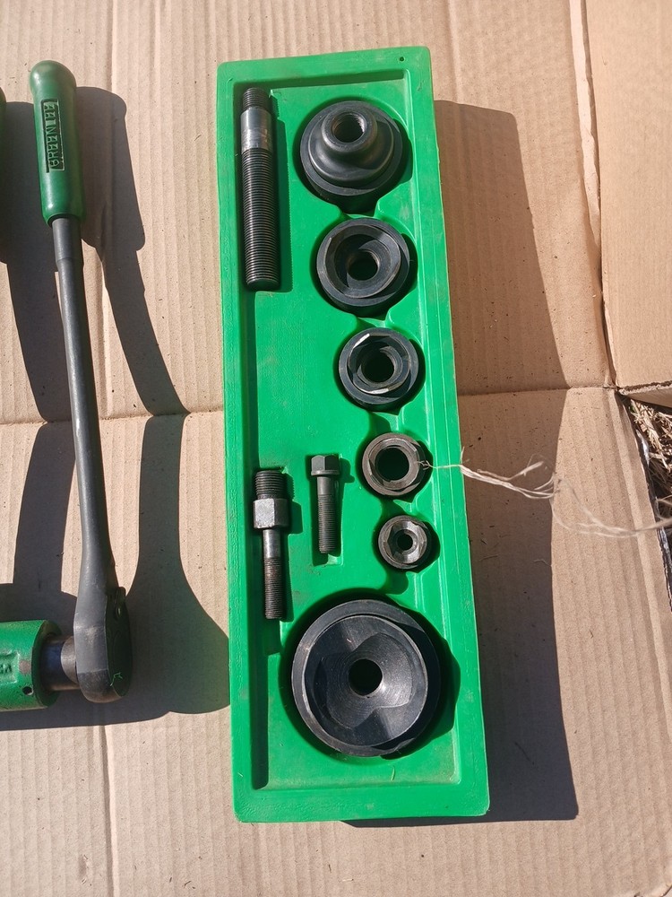 Greenlee 1804 Ratchet Knockout Punch Driver Set