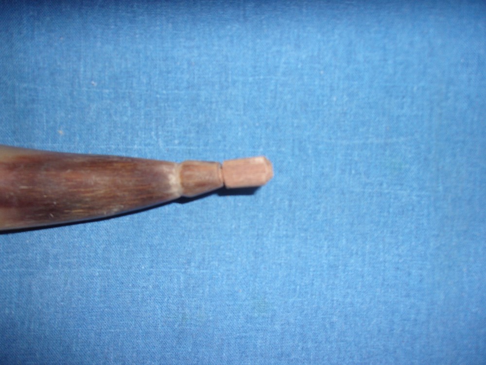 NICE ANTIQUE SMALL BLACK POWDER MUZZLELOADER HORN