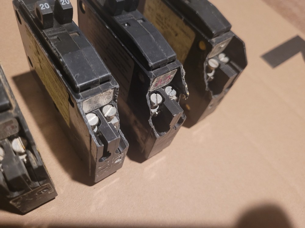 Square D QO2020 - 20 Amp Single-Pole Circuit Breaker small broken area