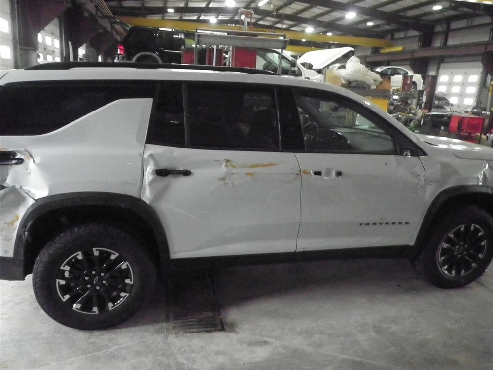 2026 Traverse Z71 Upper Air Shutter