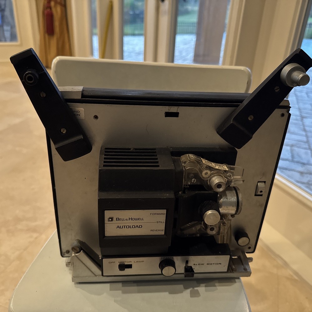 Vintage Bell & Howell Autoload 482A Projector