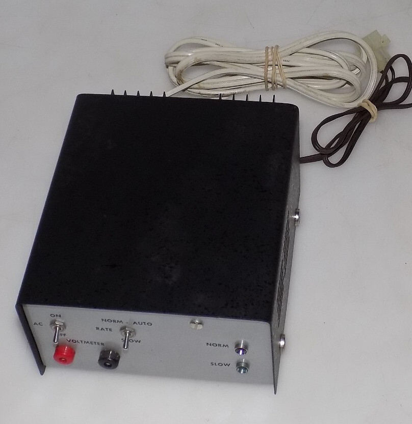 VINTAGE- UNBRANDED VOLTMETER MADE IN TAIWAN