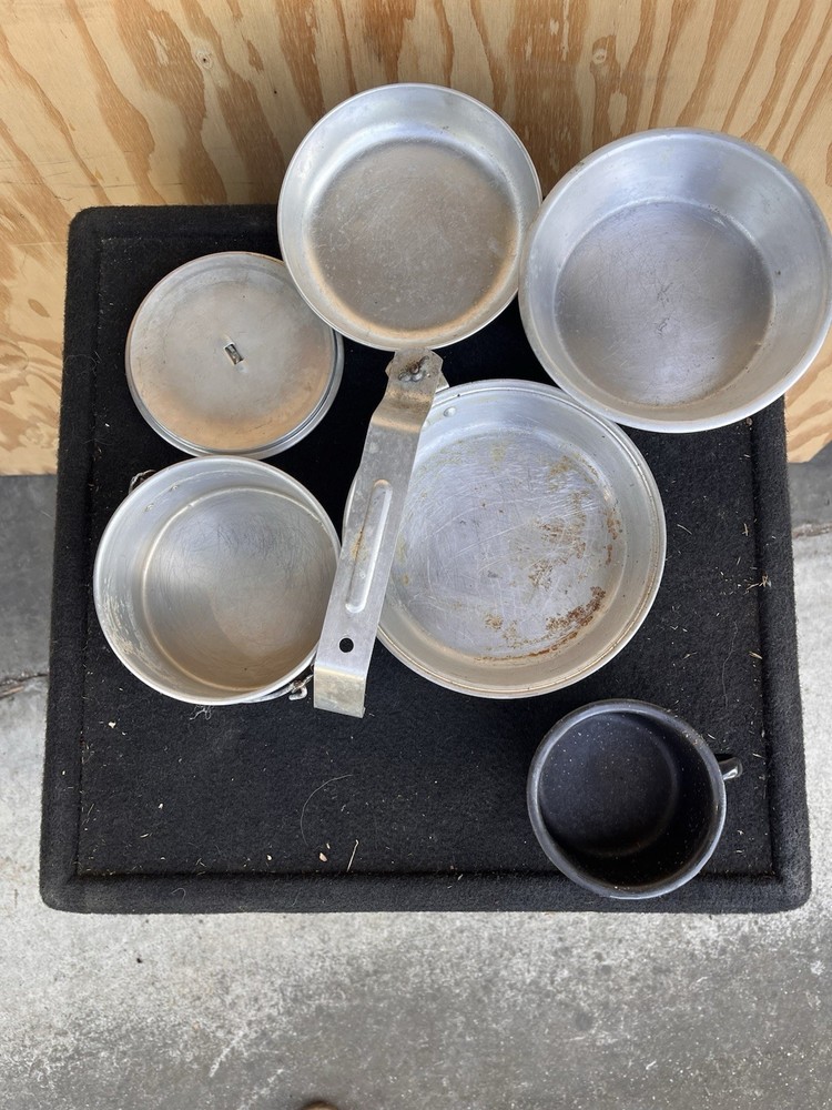 Three Aluminum nesting mess kits