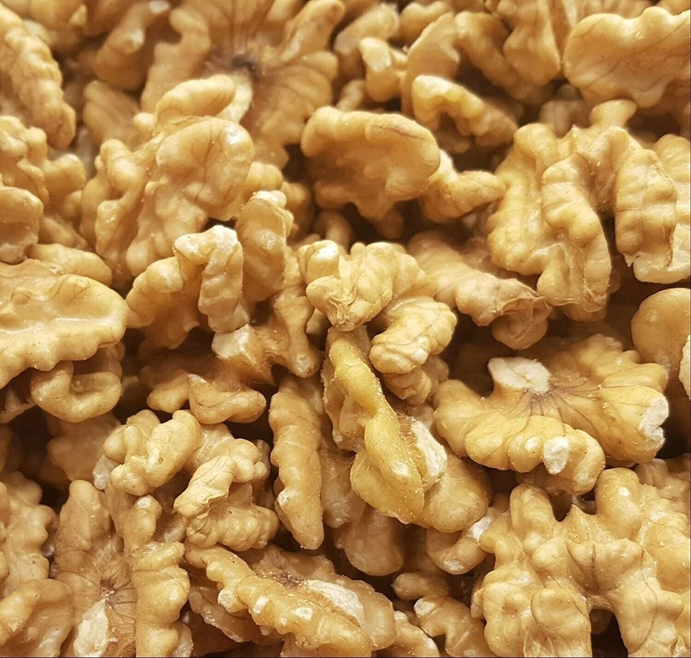 Premium Chandler Raw Walnuts Halves by Its Delish, 4 lbs Bulk | Shelled