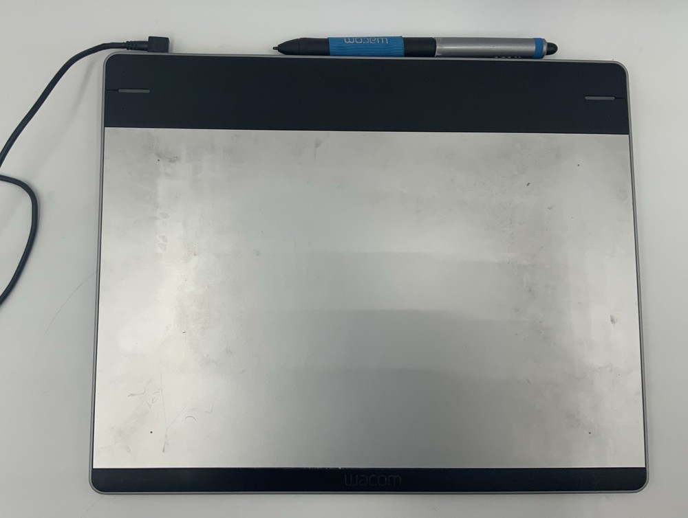 Wacom Drawing Tablet With Pen CTH-680 Intuos Medium Creative Pen/Touch
